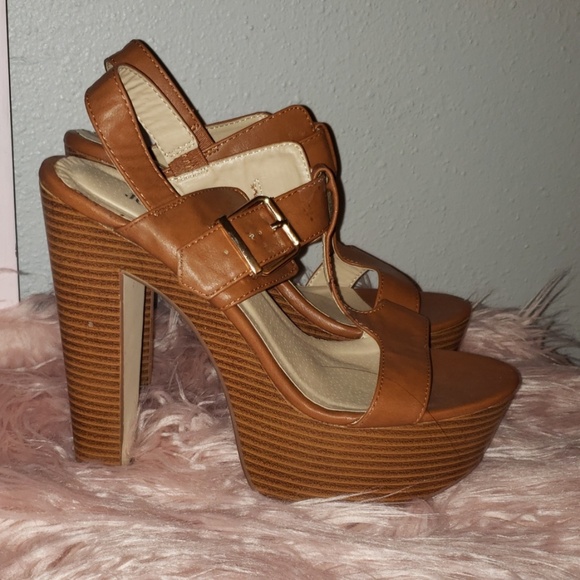 Heeeelss 💘 - Picture 2 of 3